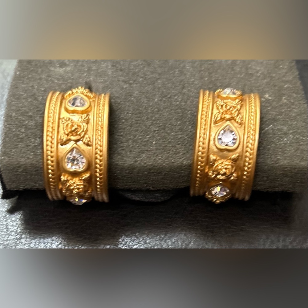 1980’s Rare Elizabeth Taylor Avon Clip Earrings - Picture 5 of 8
